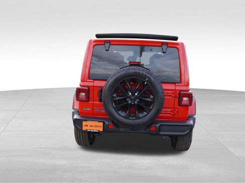 Certified 2025 Jeep Wrangler Unlimited Sahara w/ Safety Group image 7