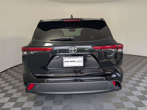 Used 2021 Toyota Highlander XLE FWD image 5
