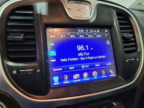 Used 2015 Chrysler 300 Touring w/ Limited Group image 31