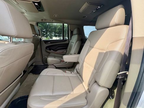 Used 2018 Chevrolet Suburban Premier RWD image 12