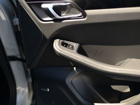 Used 2026 Porsche Macan image 26