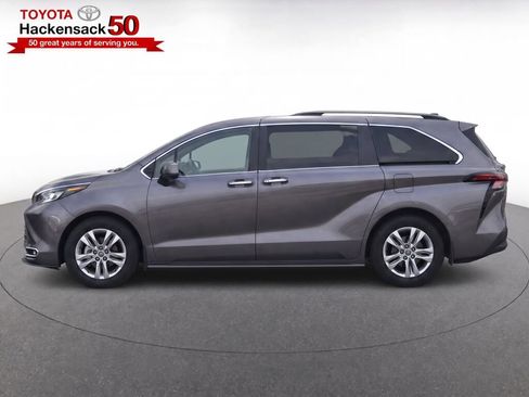 Used 2024 Toyota Sienna XLE w/ XLE Plus Package AWD/4WD image 6