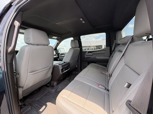 Used 2022 GMC Sierra 1500 SLT w/ SLT Convenience Package AWD/4WD image 10
