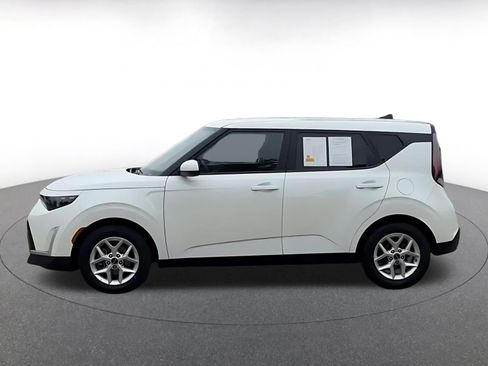 Used 2025 Kia Soul LX w/ LX Technology Package FWD image 9
