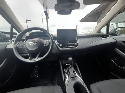 Used 2025 Toyota Corolla LE FWD image 33