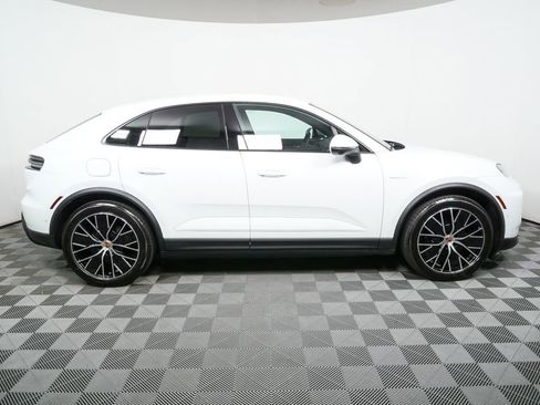 New 2026 Porsche Macan Electric image 28