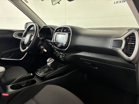 Used 2024 Kia Soul LX w/ Option Group 015 FWD image 31