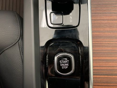 Certified 2024 Volvo XC60 B5 Plus w/ Climate Package image 15