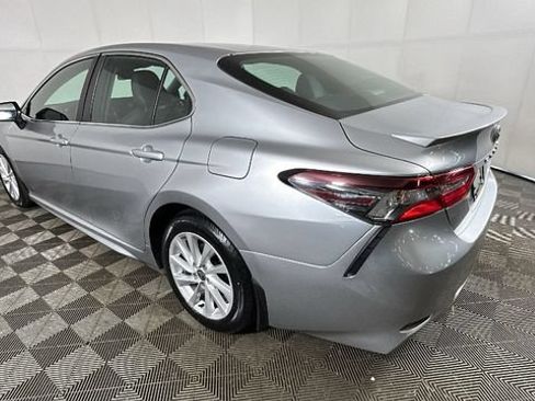 Used 2024 Toyota Camry SE FWD image 5