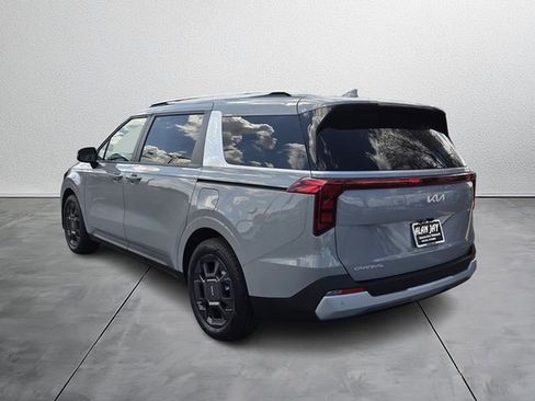 Used 2026 Kia Carnival EX image 4