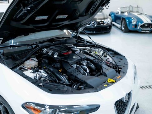 Used 2017 Alfa Romeo Giulia Quadrifoglio image 94