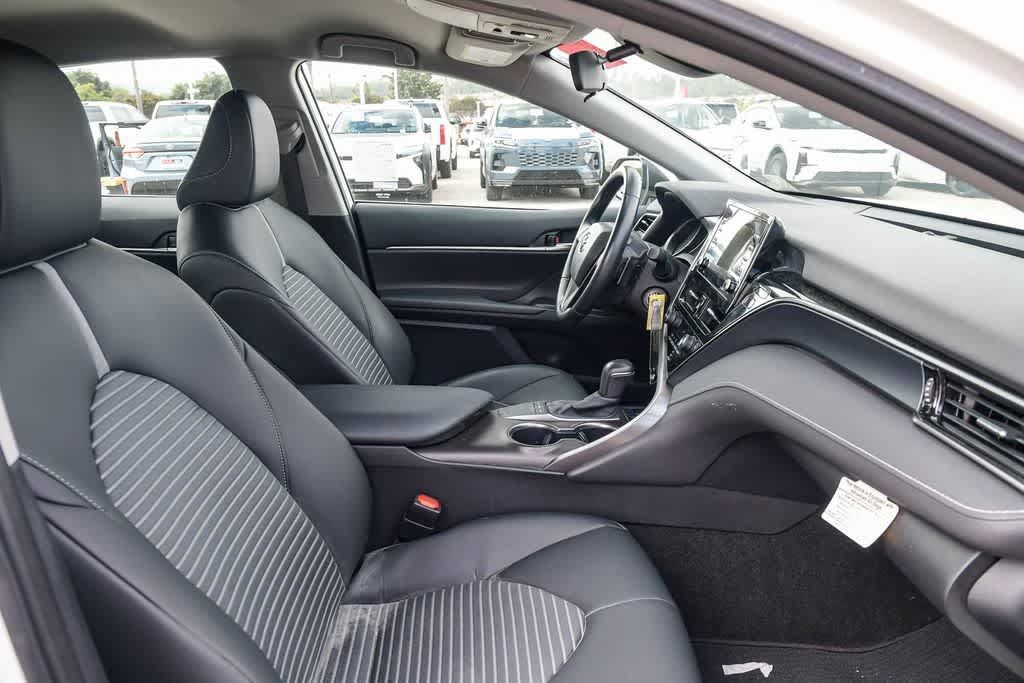 Used 2024 Toyota Camry SE FWD image 14