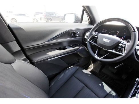 New 2026 Cadillac Lyriq Premium Luxury image 8