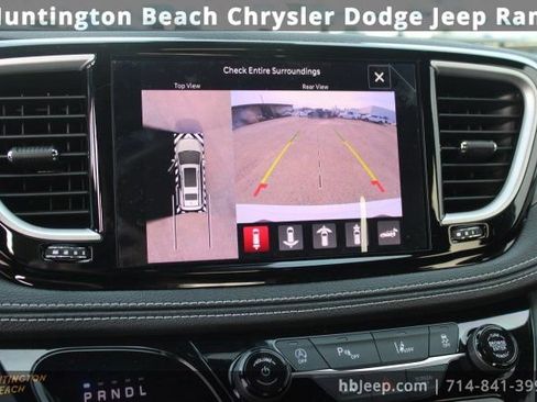 Used 2026 Chrysler Pacifica Select image 30