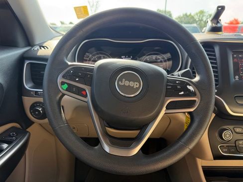 Used 2019 Jeep Cherokee Latitude w/ Popular Appearance Group FWD image 14