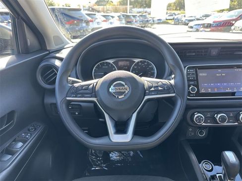 Used 2021 Nissan Kicks S image 11