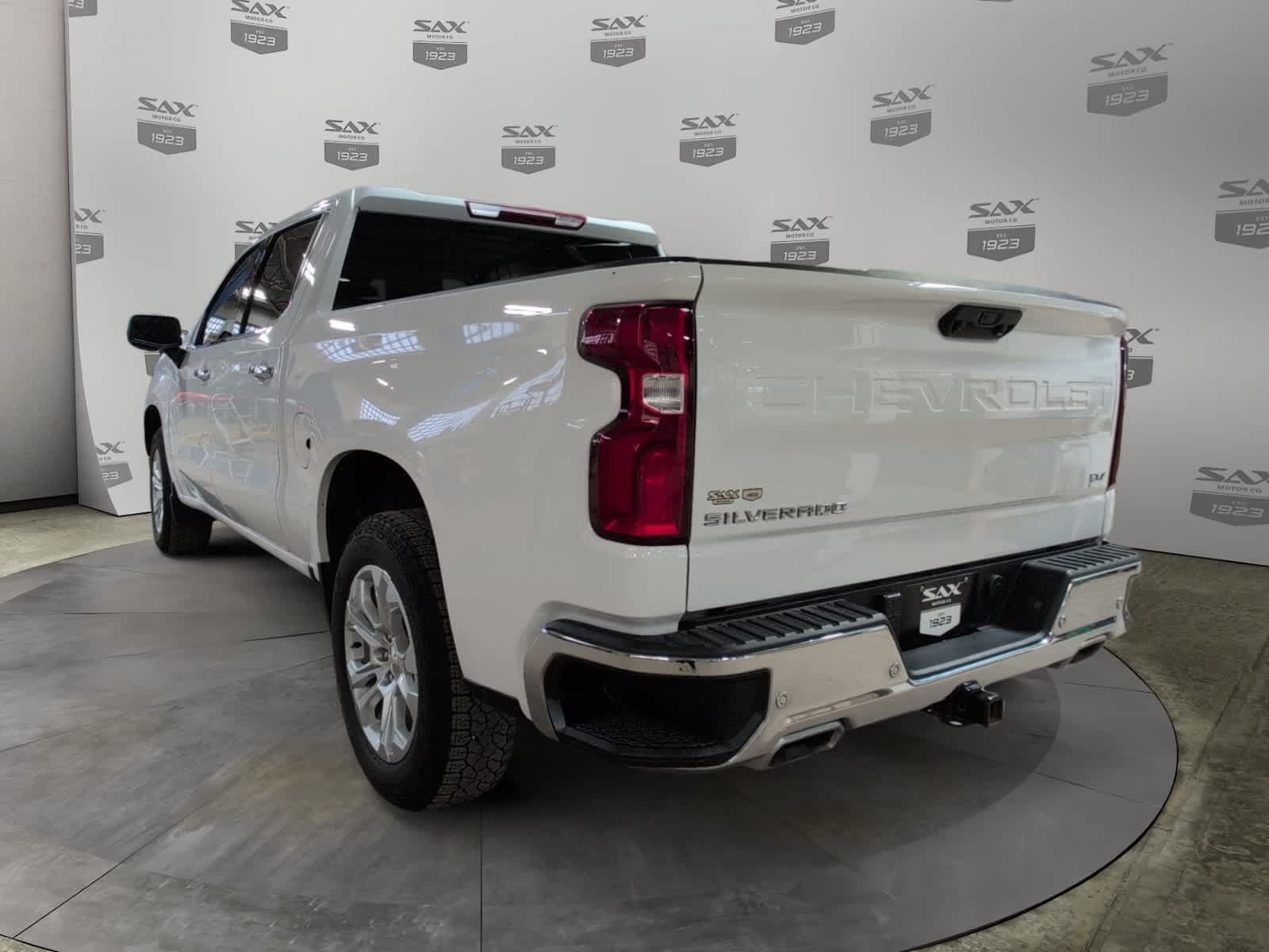 Used 2024 Chevrolet Silverado 1500 LTZ AWD/4WD image 3