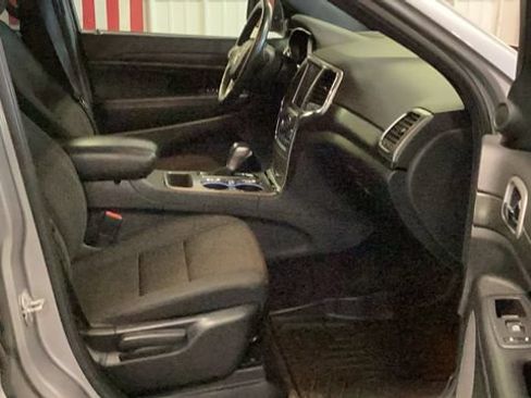 Used 2018 Jeep Grand Cherokee Laredo AWD/4WD image 21