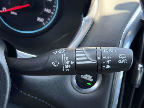 Used 2023 Chevrolet Traverse LT FWD image 25