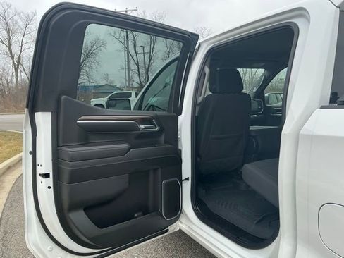 Used 2024 Chevrolet Silverado 1500 LT image 18