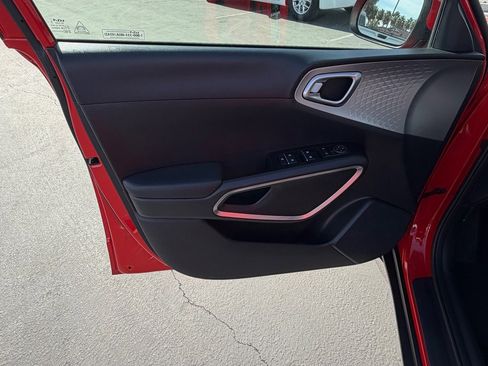 Used 2023 Kia Soul LX w/ LX Technology Package image 16