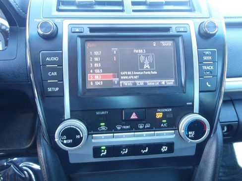 Used 2014 Toyota Camry SE image 22