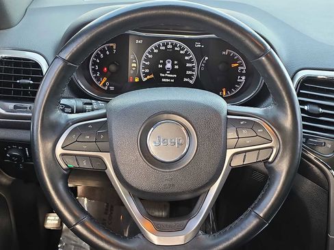 Used 2018 Jeep Grand Cherokee Altitude image 19