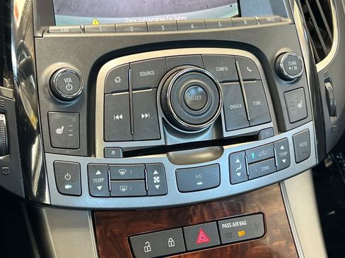 Used 2013 Buick LaCrosse Leather FWD image 21