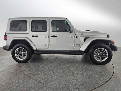 Used 2023 Jeep Wrangler Unlimited Sahara AWD/4WD image 2