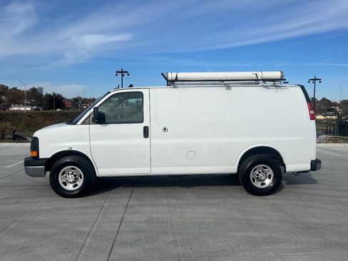 Used 2014 Chevrolet Express 2500 image 3