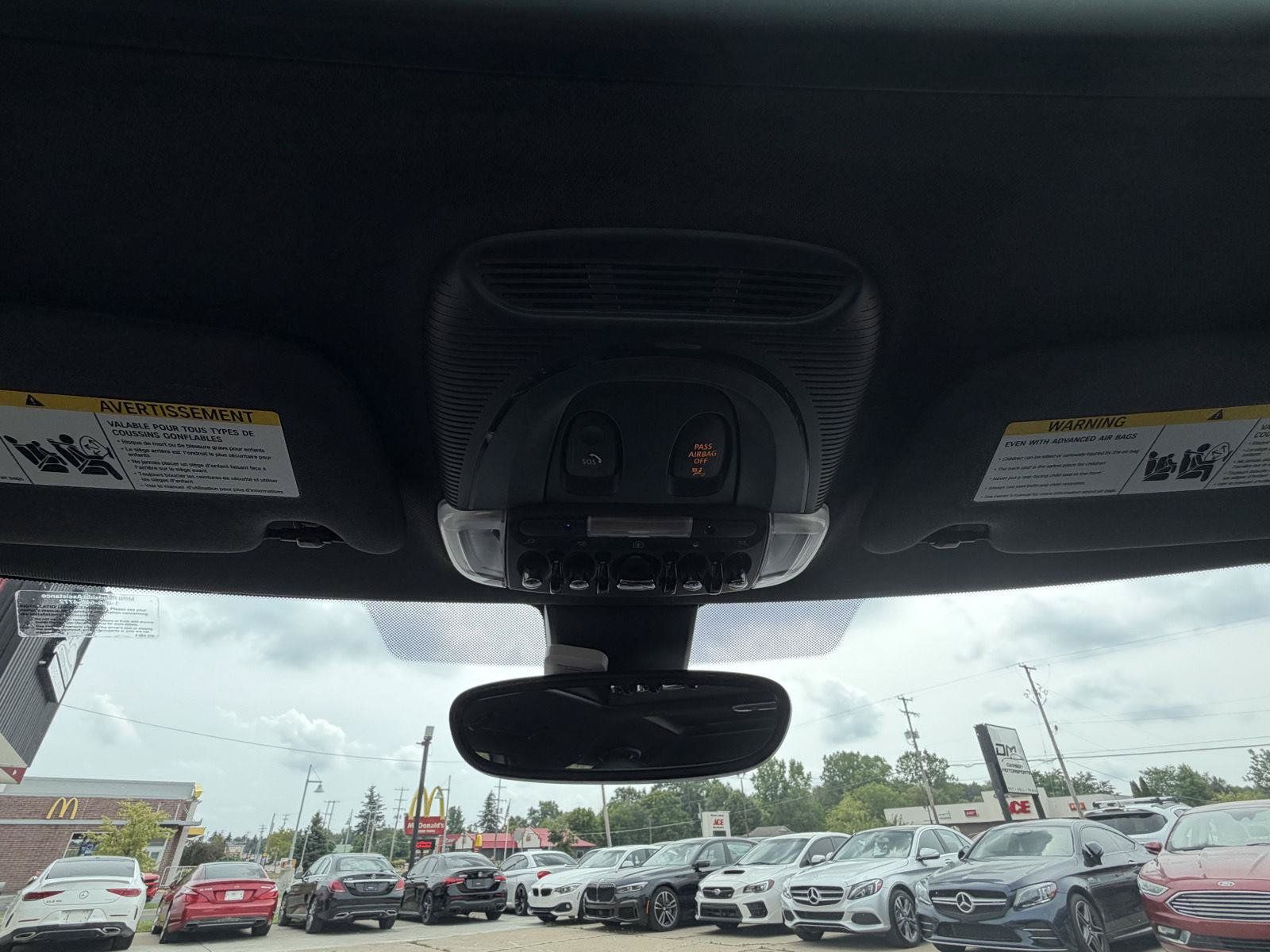 Used 2022 MINI Cooper 4-Door Hardtop w/ Premium Package FWD image 20