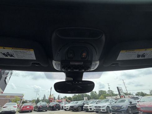 Used 2022 MINI Cooper 4-Door Hardtop w/ Premium Package FWD image 20