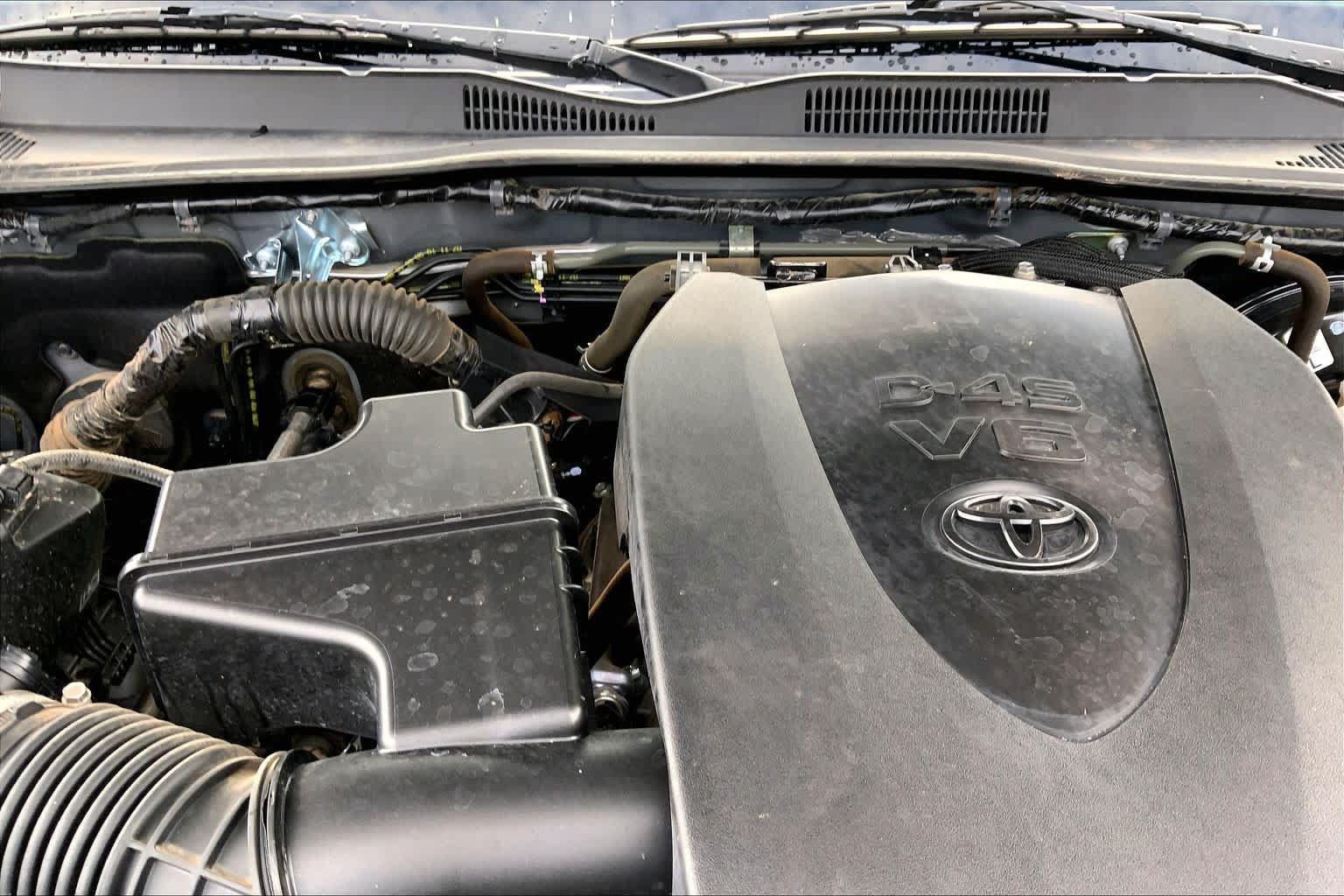 Used 2019 Toyota Tacoma SR5 AWD/4WD image 32