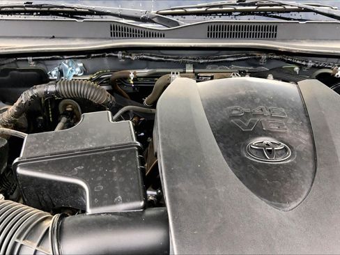 Used 2019 Toyota Tacoma SR5 AWD/4WD image 32