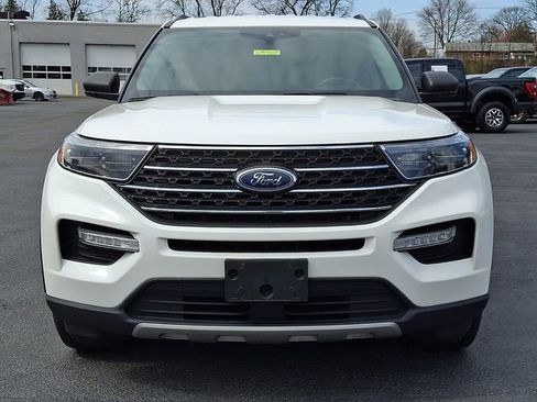 Used 2022 Ford Explorer XLT w/ Equipment Group 202A image 5