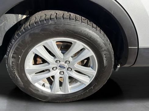 Used 2018 Ford Explorer XLT w/ Equipment Group 202A image 30