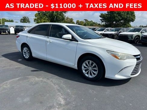 Used 2016 Toyota Camry LE image 1