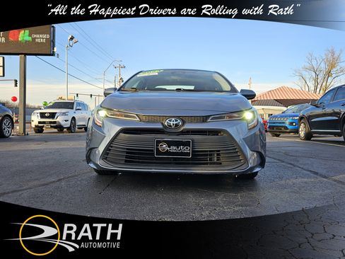 Used 2023 Toyota Corolla LE image 3