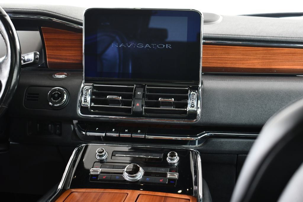 Used 2019 Lincoln Navigator L Reserve AWD/4WD image 9