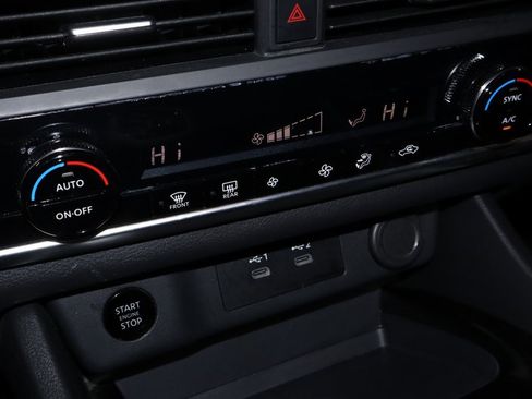 Certified 2025 Nissan Rogue SV image 30