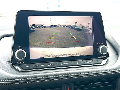 Used 2024 Nissan Rogue S image 32