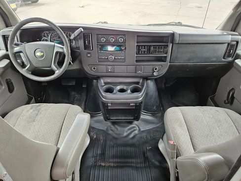 Used 2015 Chevrolet Express 3500 Extended image 13