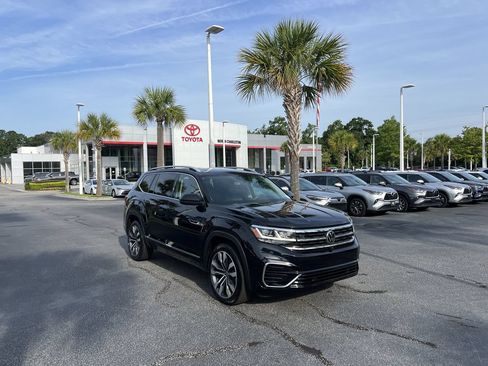 Used 2022 Volkswagen Atlas SEL Premium AWD/4WD image 2