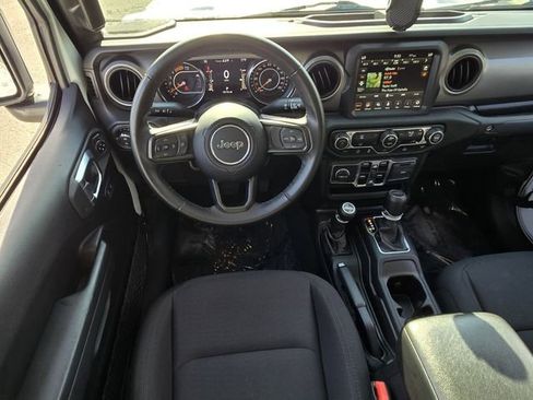 Used 2022 Jeep Gladiator Willys image 12