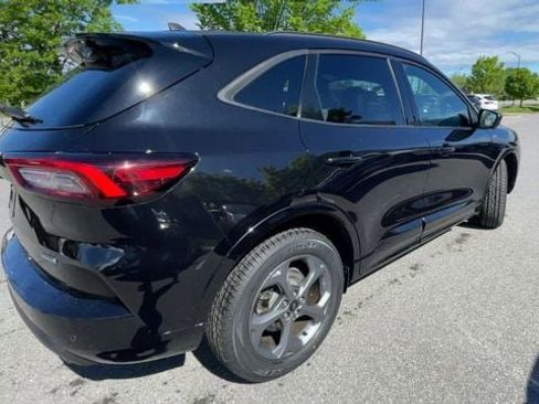 Used 2023 Ford Escape ST-Line Select w/ Tech Pack #2 AWD/4WD image 2