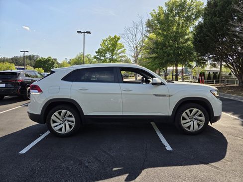 Used 2023 Volkswagen Atlas Cross Sport SE image 4