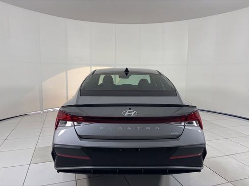 Used 2025 Hyundai Elantra SEL FWD image 4