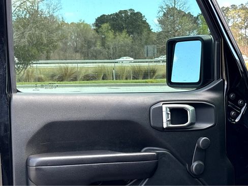 Used 2018 Jeep Wrangler Unlimited Sport image 8