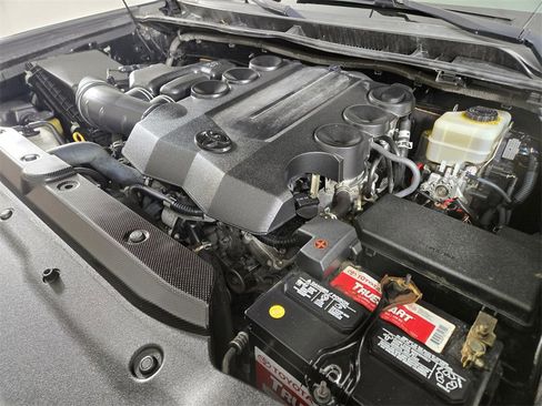 Used 2015 Toyota 4Runner SR5 image 23