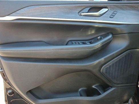 Used 2023 Jeep Grand Cherokee Limited w/ Black Appearance Package image 14